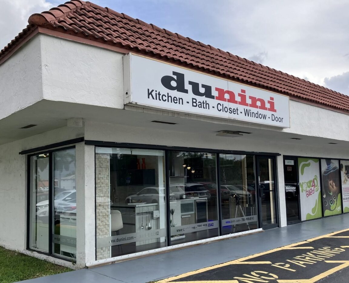 Kitchen remodel estimate in Miami with modern custom kitchen cabinets